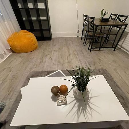 Spacious 2 Bedroom On Tower Bridge Londra Esterno foto