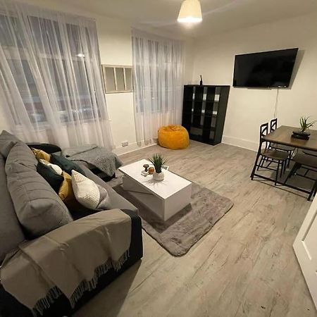 Spacious 2 Bedroom On Tower Bridge Londra Esterno foto