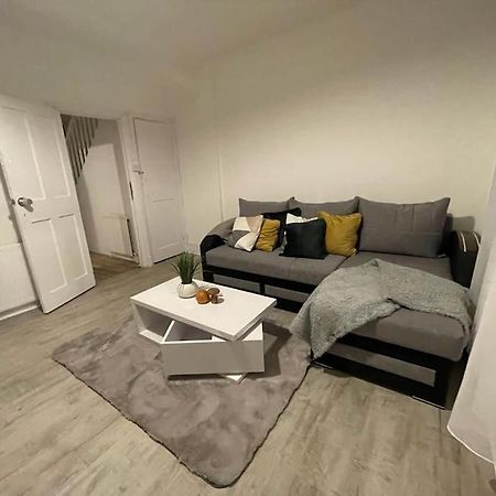 Spacious 2 Bedroom On Tower Bridge Londra Esterno foto