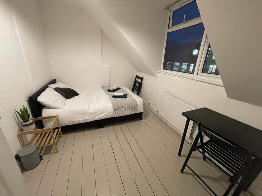 Spacious 2 Bedroom On Tower Bridge Londra Esterno foto