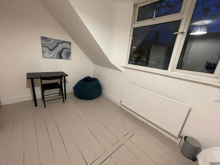 Spacious 2 Bedroom On Tower Bridge Londra Esterno foto