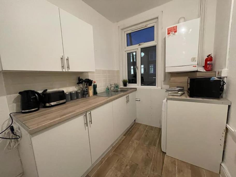 Spacious 2 Bedroom On Tower Bridge Londra Esterno foto